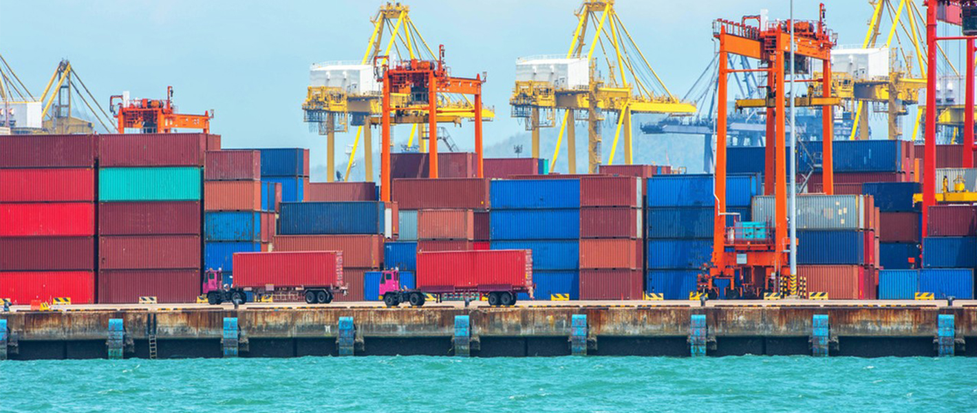 채워진 컨테이너 포트-1