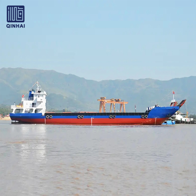 크레인 버킷을 갖춘 20,000 DWT LCT 선박